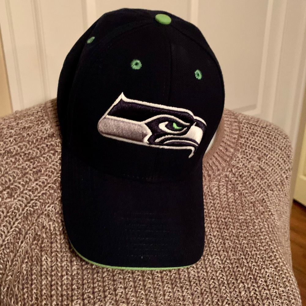 LN UNISEX SEAHAWKS CAP.  EXCELLENT CONDITION